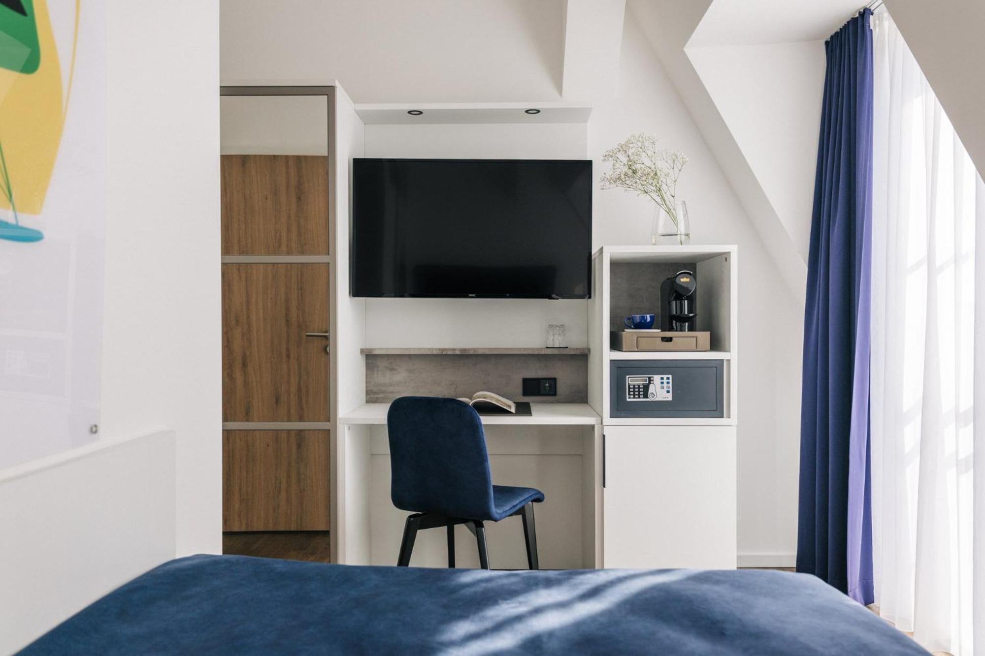 Homaris East Side Hotel Berlin Bagian luar foto