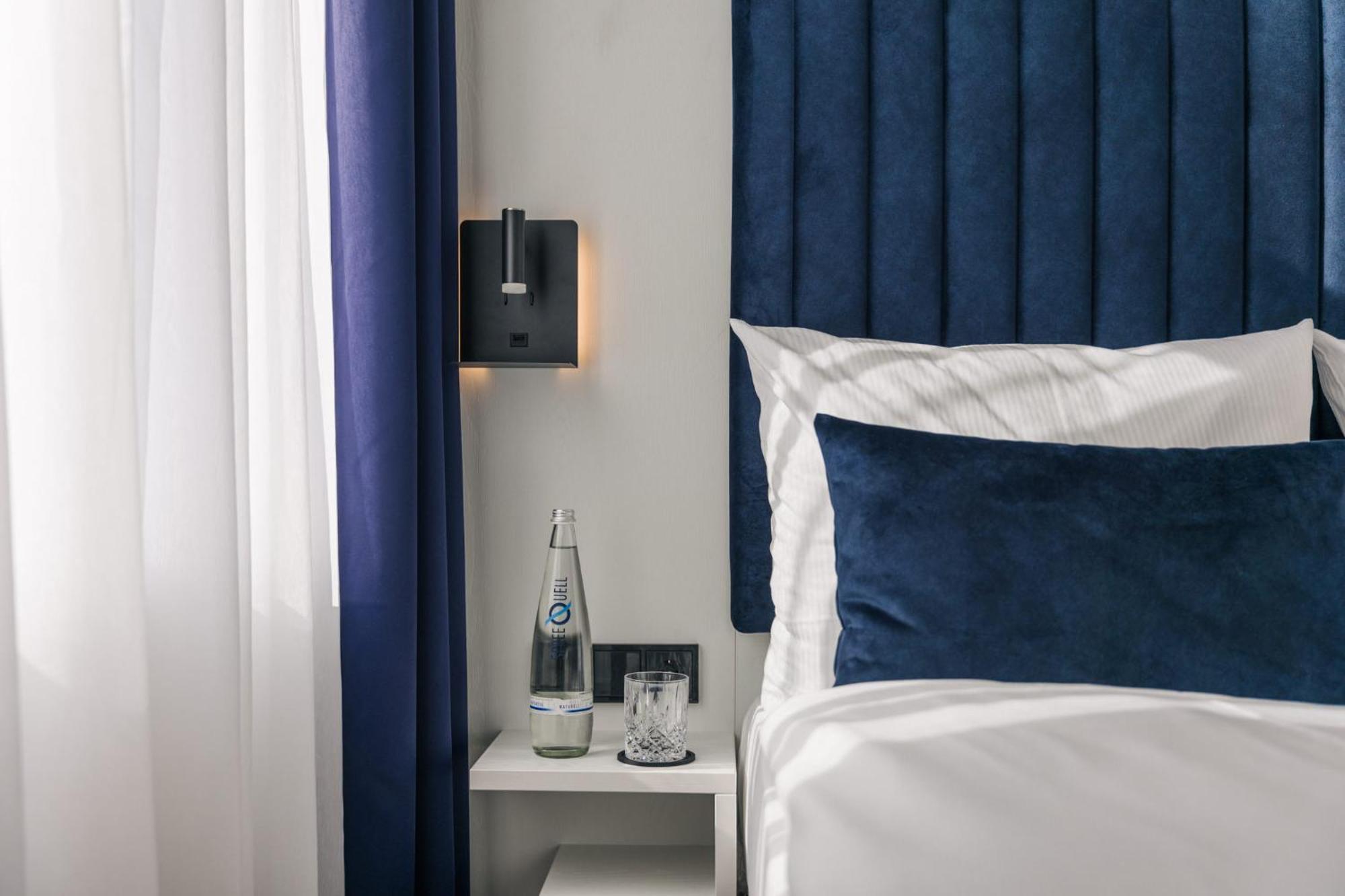 Homaris East Side Hotel Berlin Bagian luar foto