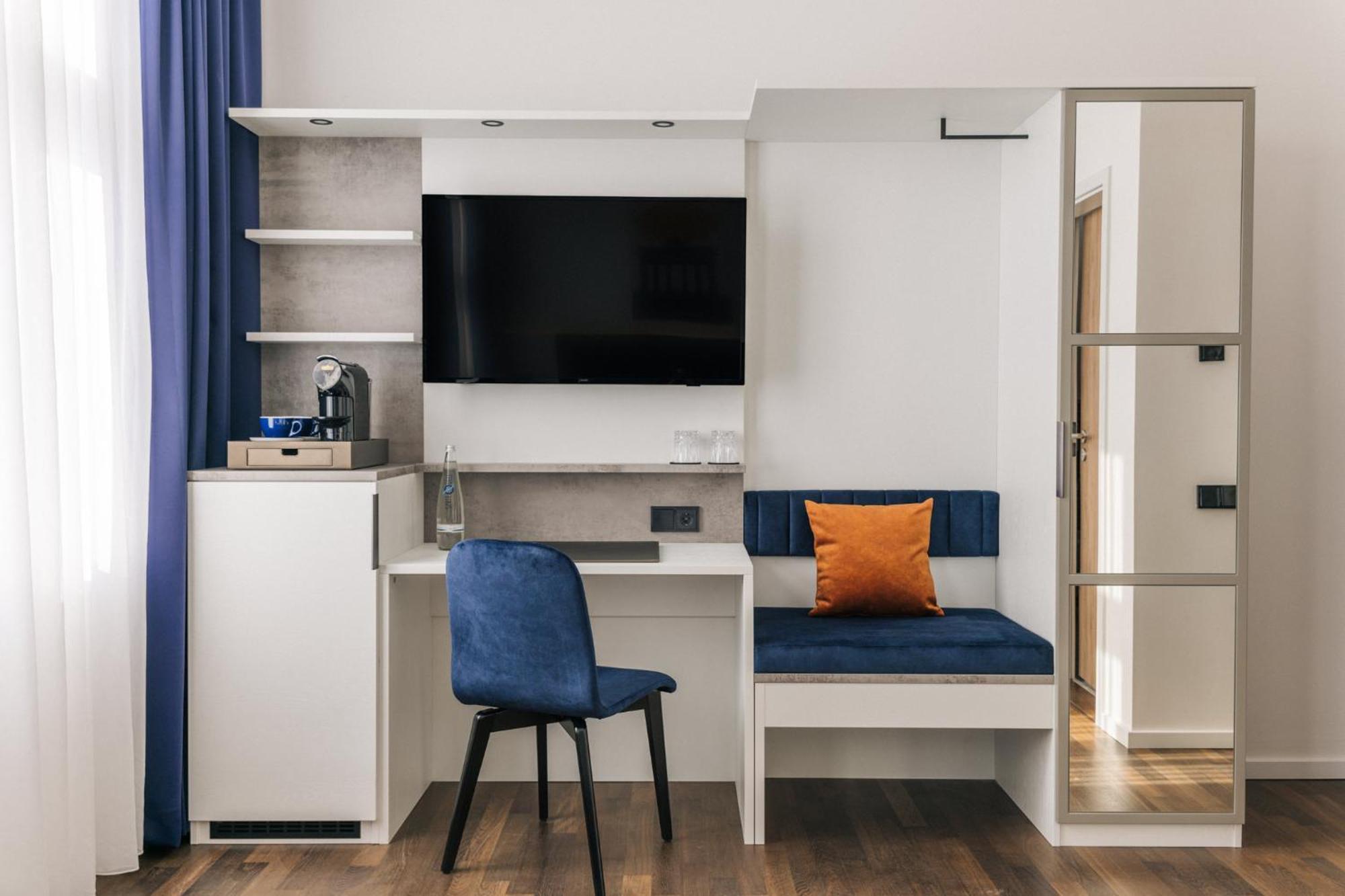 Homaris East Side Hotel Berlin Bagian luar foto