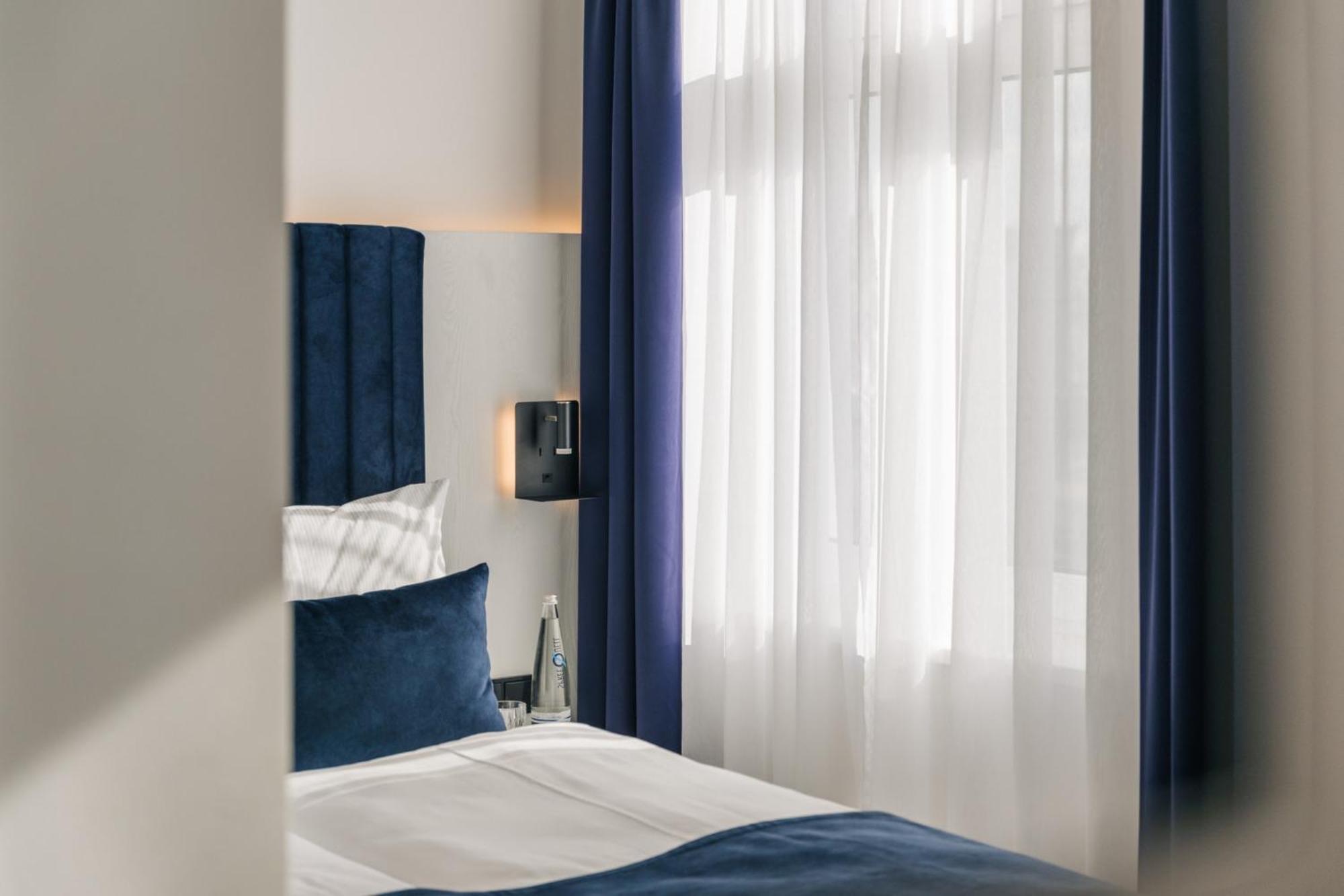 Homaris East Side Hotel Berlin Bagian luar foto