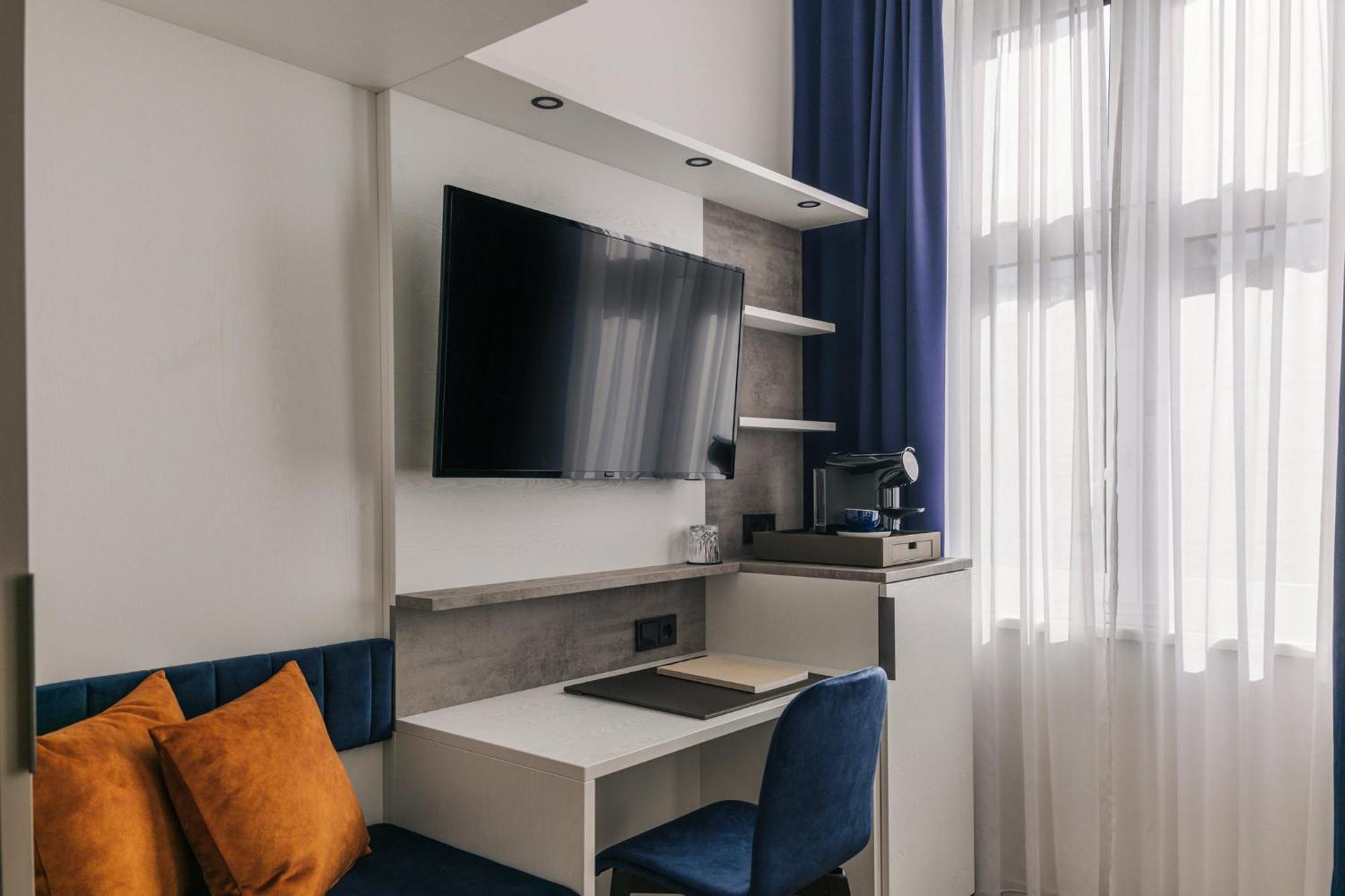 Homaris East Side Hotel Berlin Bagian luar foto