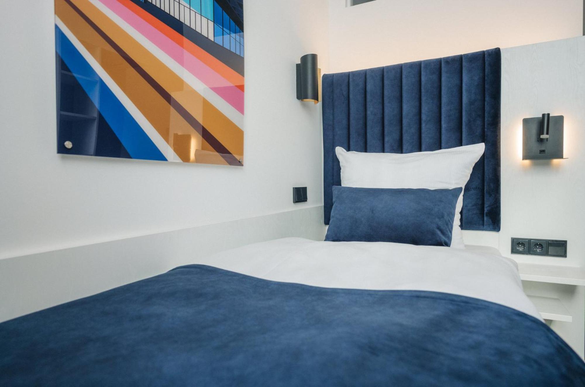 Homaris East Side Hotel Berlin Bagian luar foto