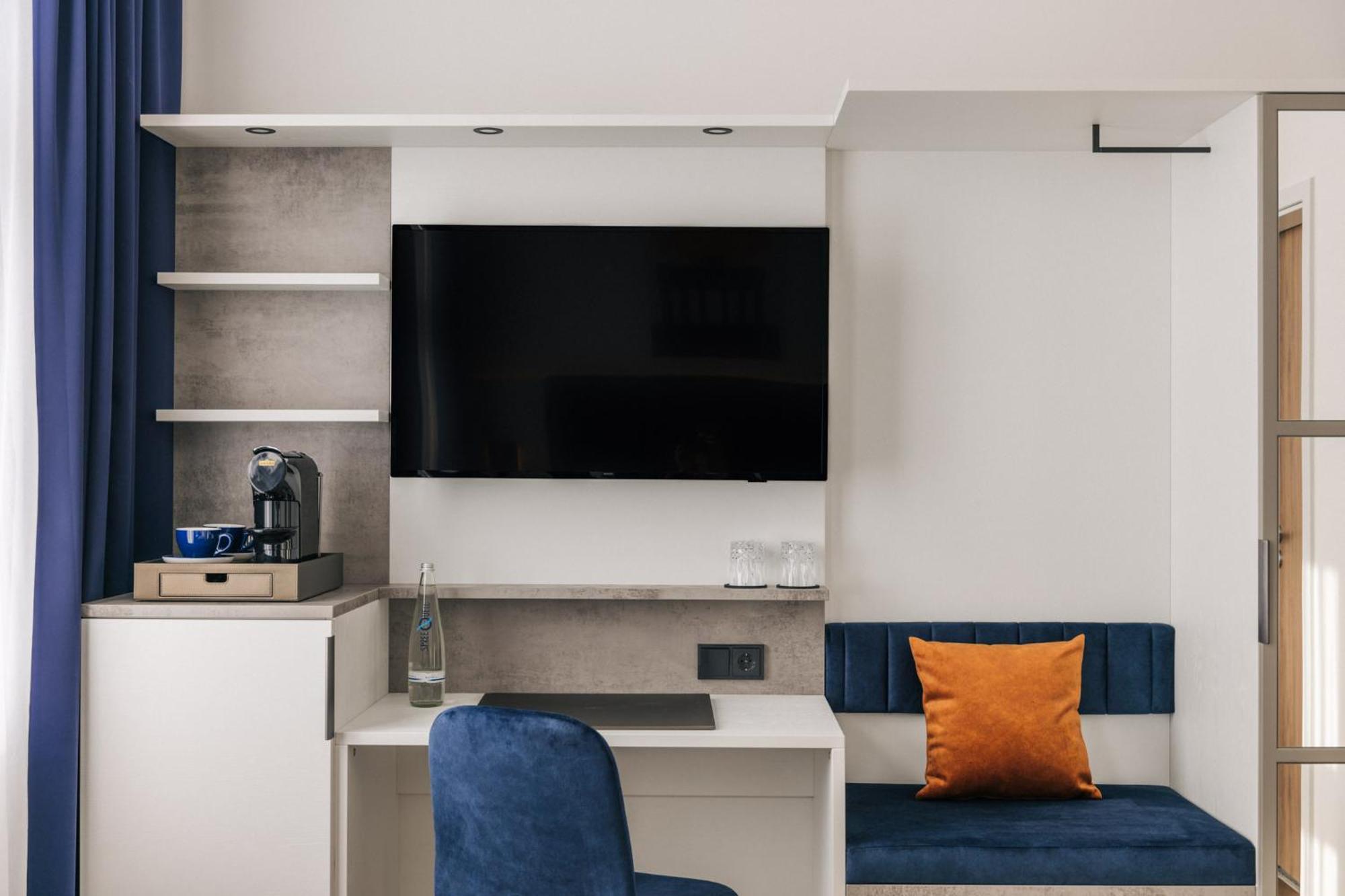 Homaris East Side Hotel Berlin Bagian luar foto