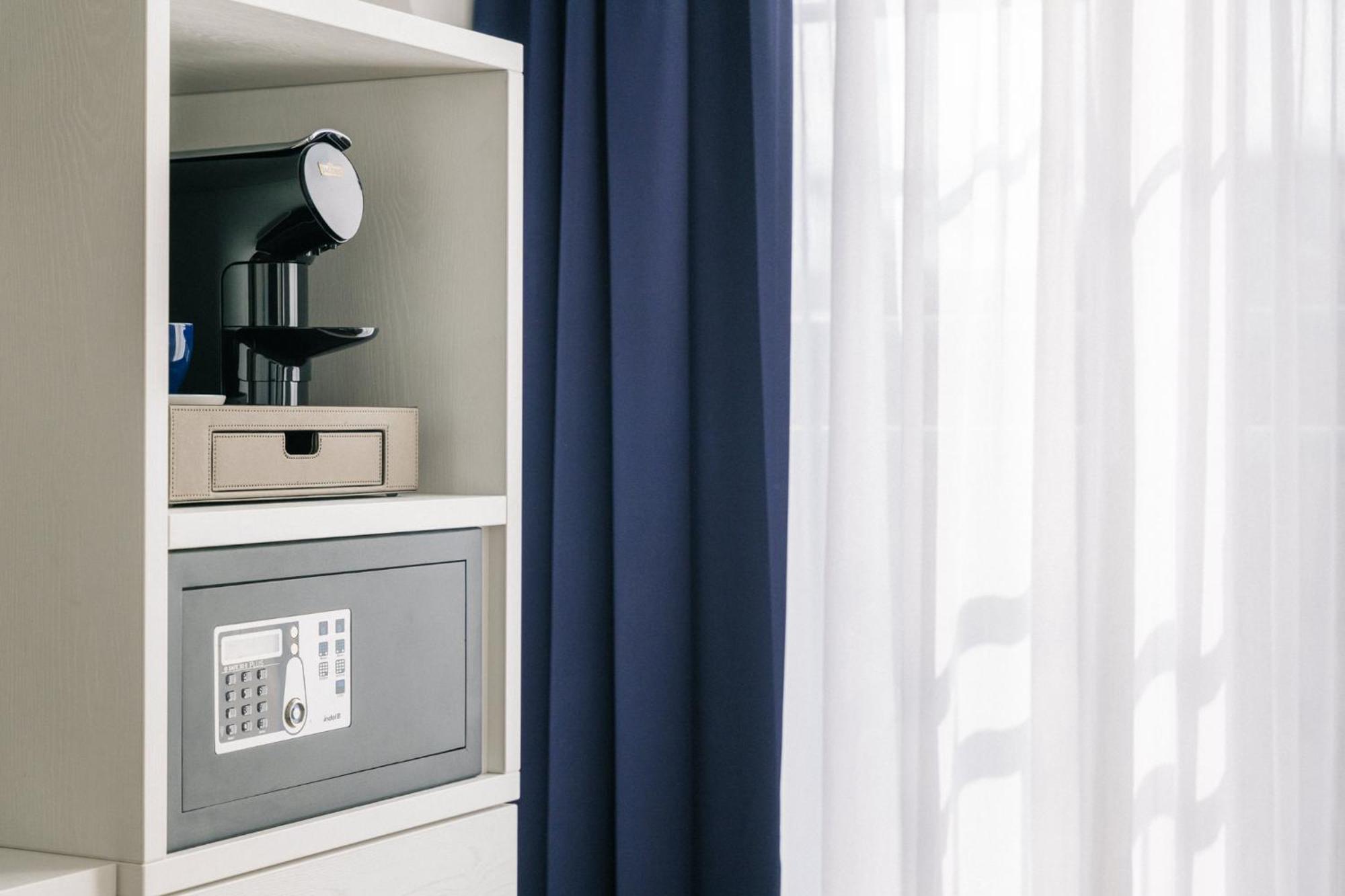 Homaris East Side Hotel Berlin Bagian luar foto