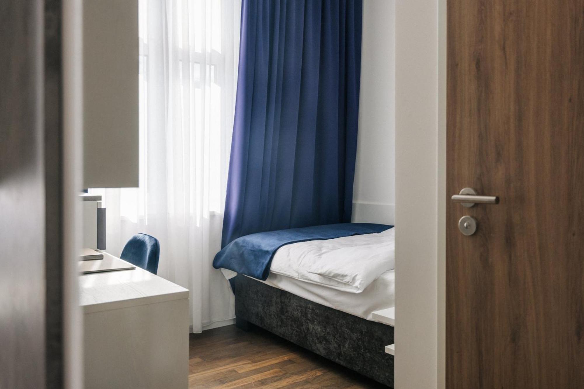 Homaris East Side Hotel Berlin Bagian luar foto