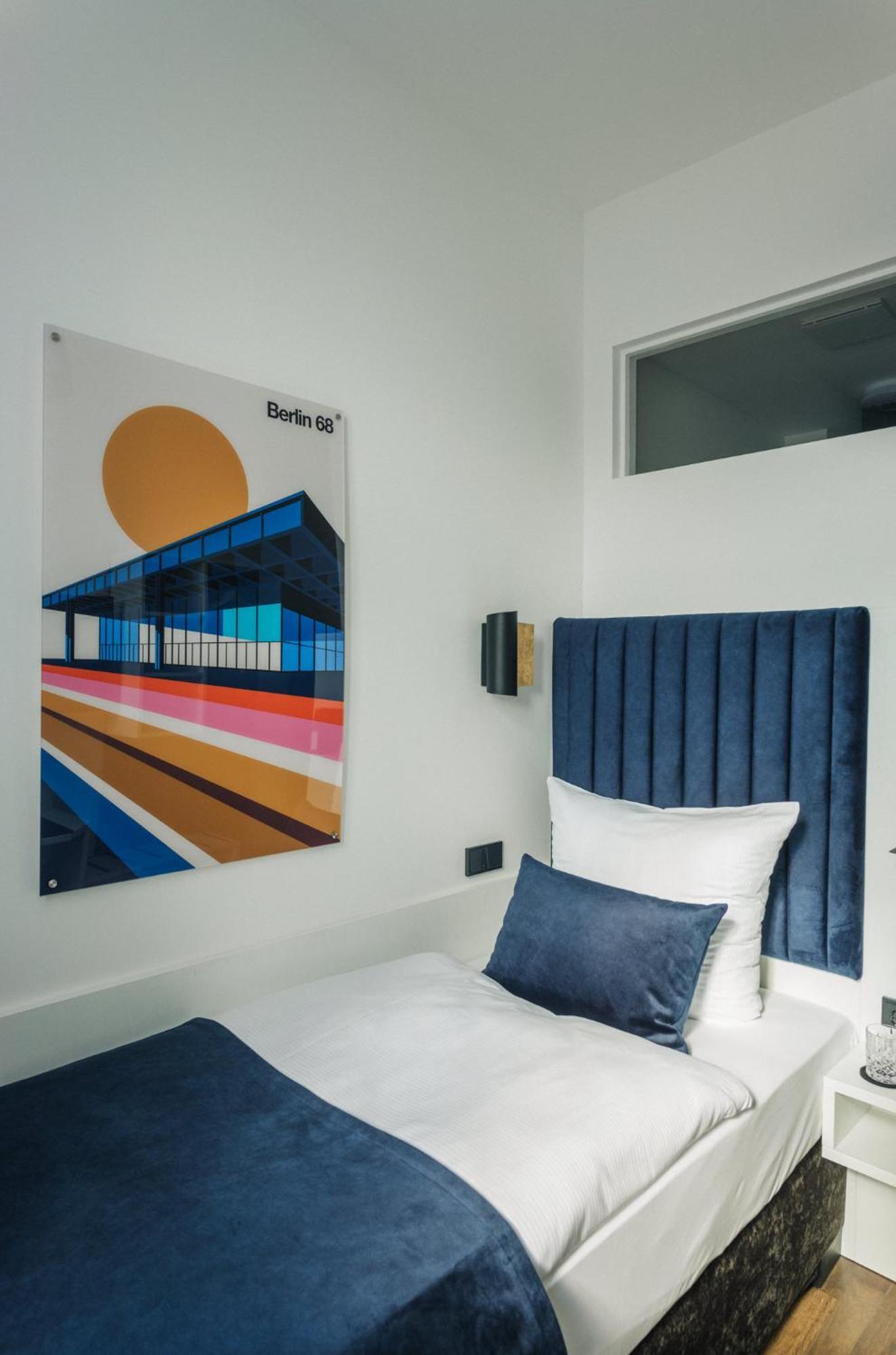 Homaris East Side Hotel Berlin Bagian luar foto