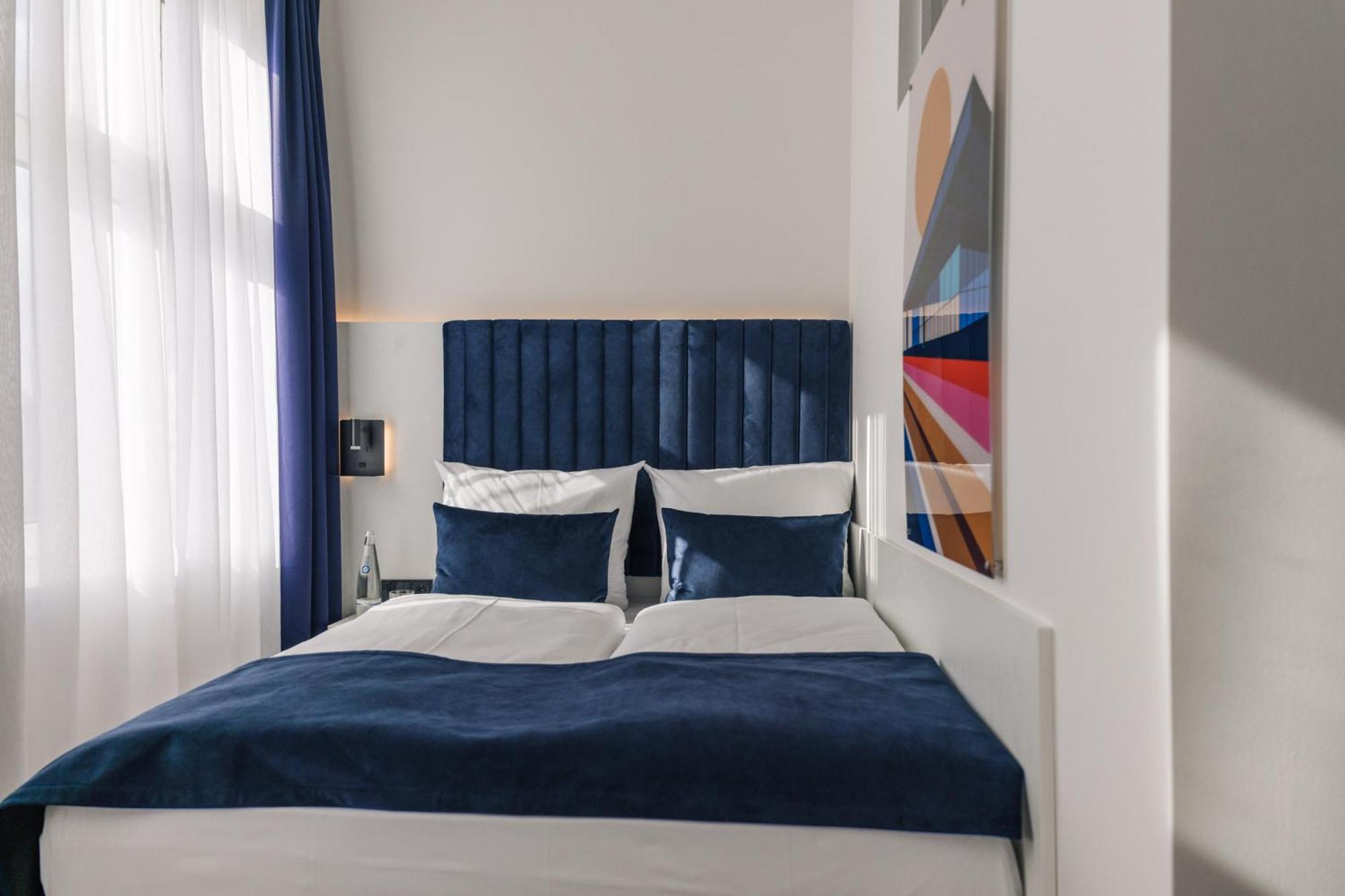 Homaris East Side Hotel Berlin Bagian luar foto