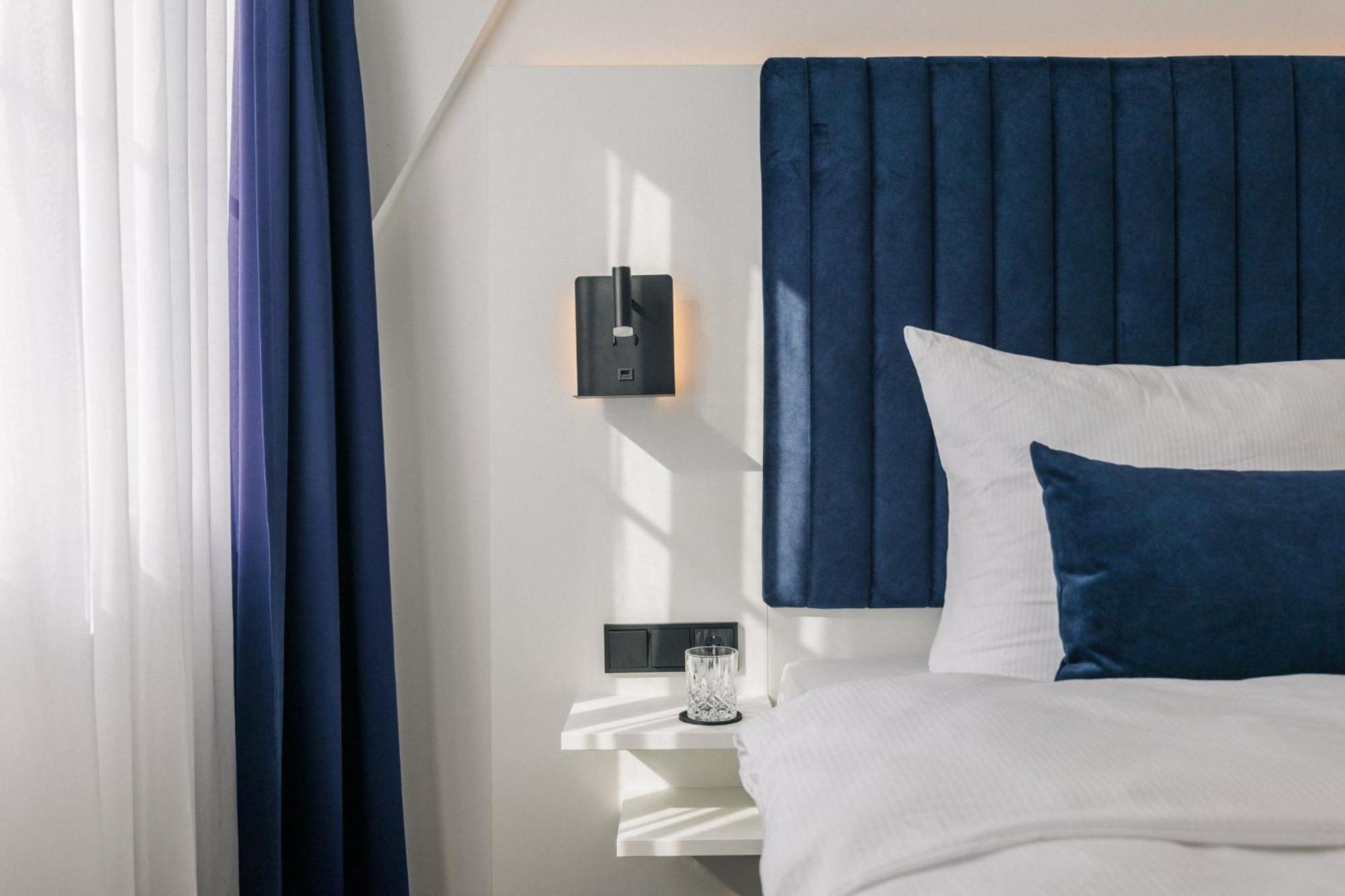 Homaris East Side Hotel Berlin Bagian luar foto