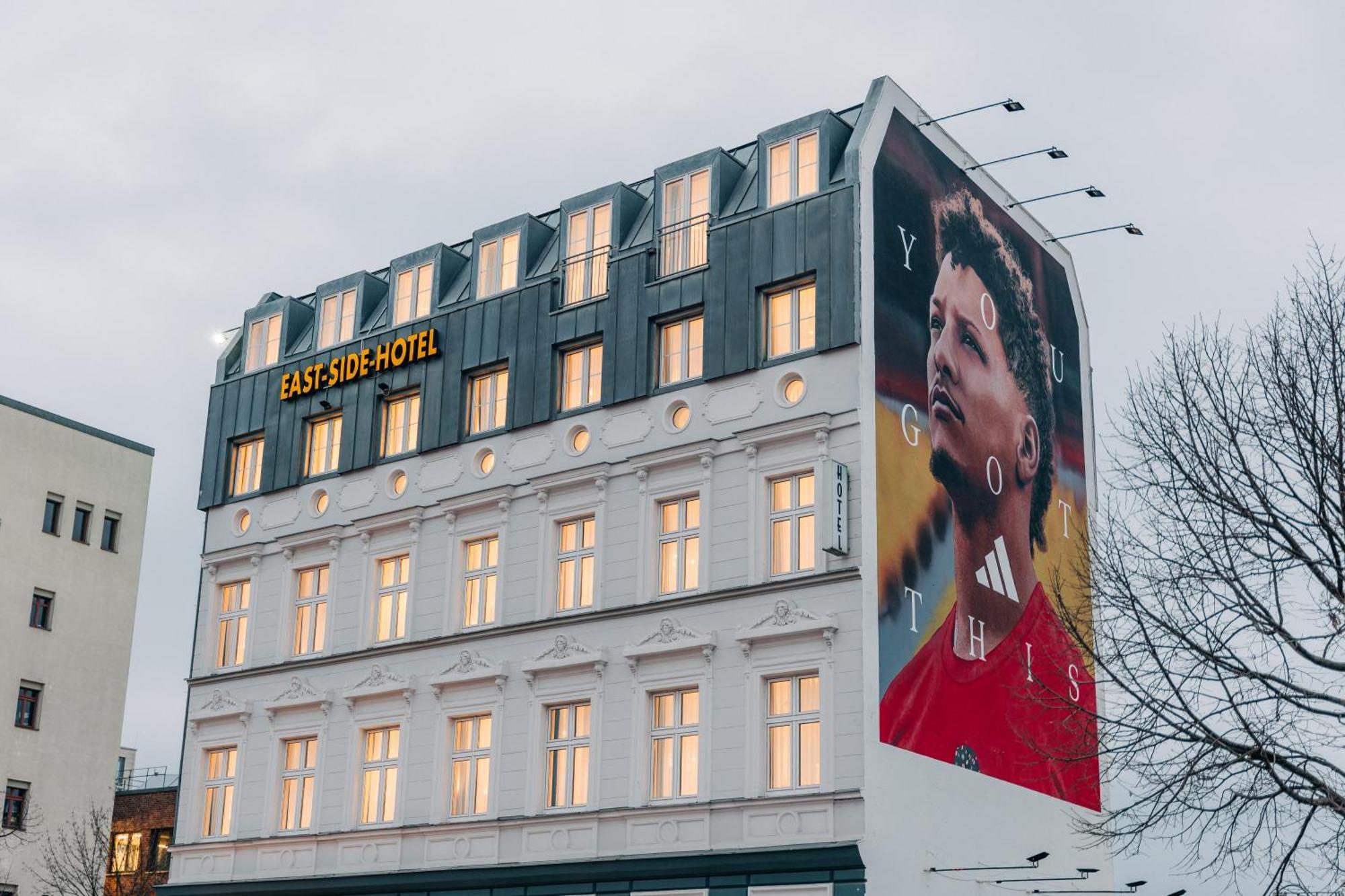Homaris East Side Hotel Berlin Bagian luar foto